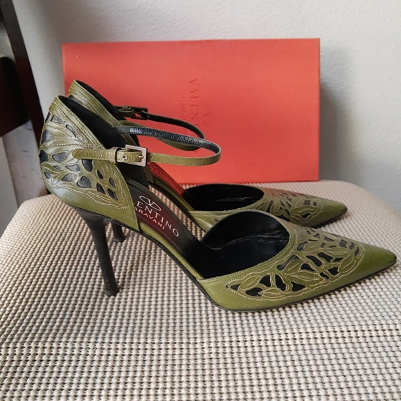 Valentino Garbani Green Leather Pump